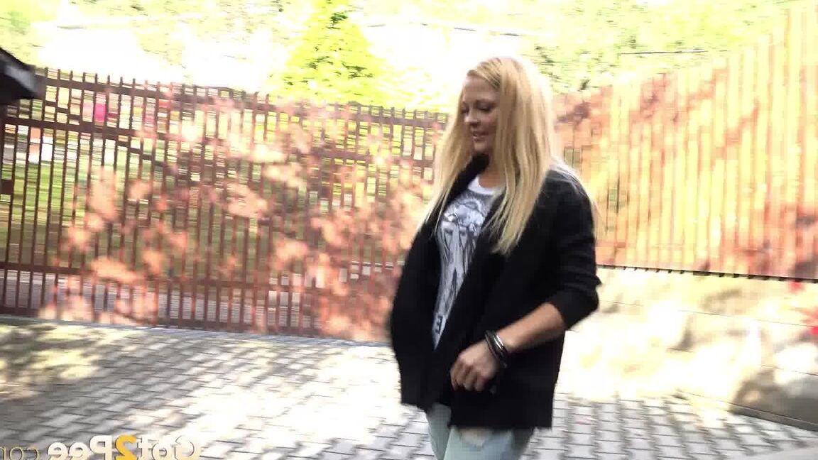 15P Blonde girl Jena Lovely pulls down ripped jeans for a pee in a laneway