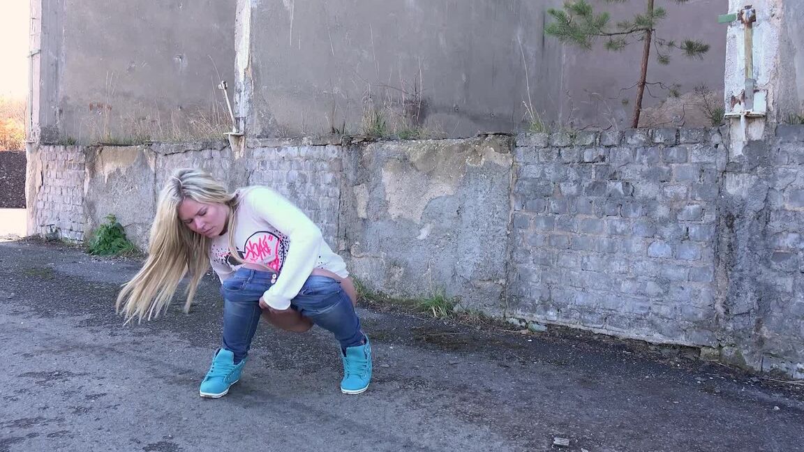 15P Gorgeous Claudia Macc features in piss compilation