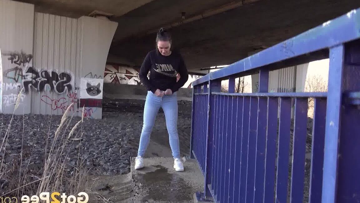 15P Linda gata Naomi Benet se alivia