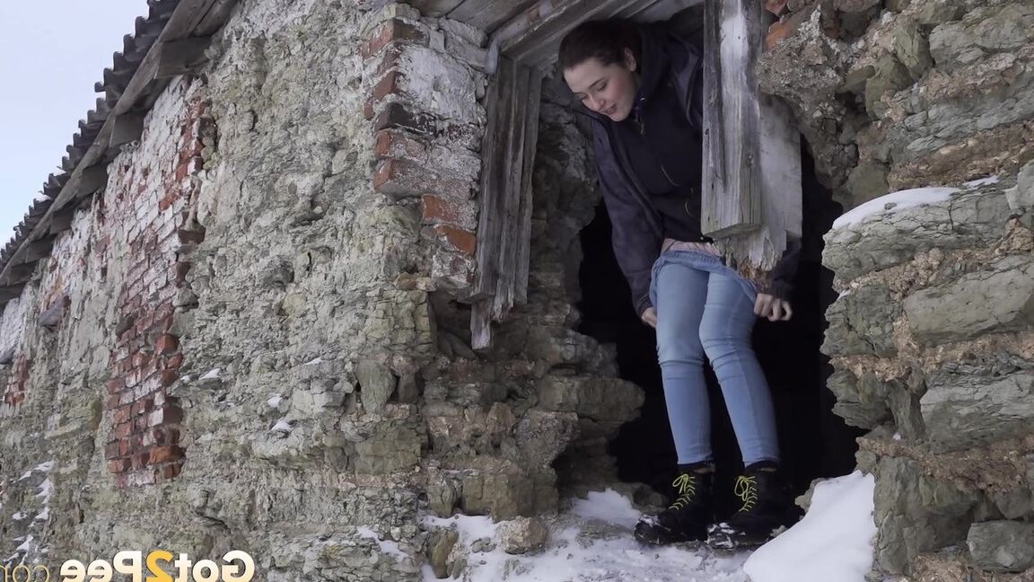 15P Hottie pees through a hole in a wall outside