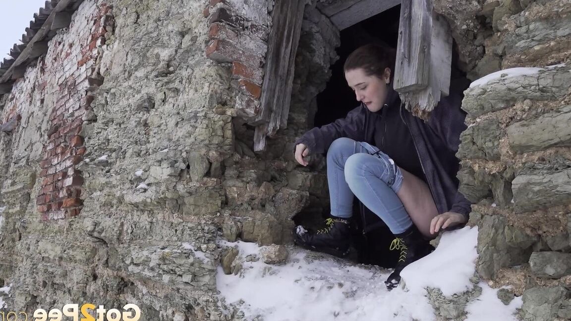 15P Hottie pees through a hole in a wall outside
