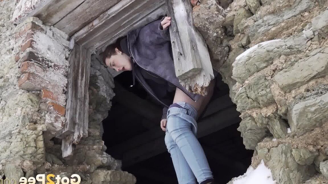 15P Hottie pees through a hole in a wall outside