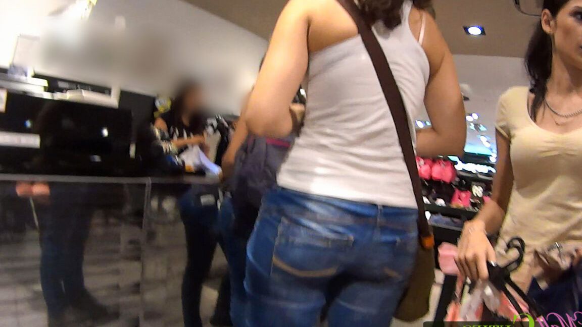 16P Mall Cuties Ella me dejó tocarle las tetas