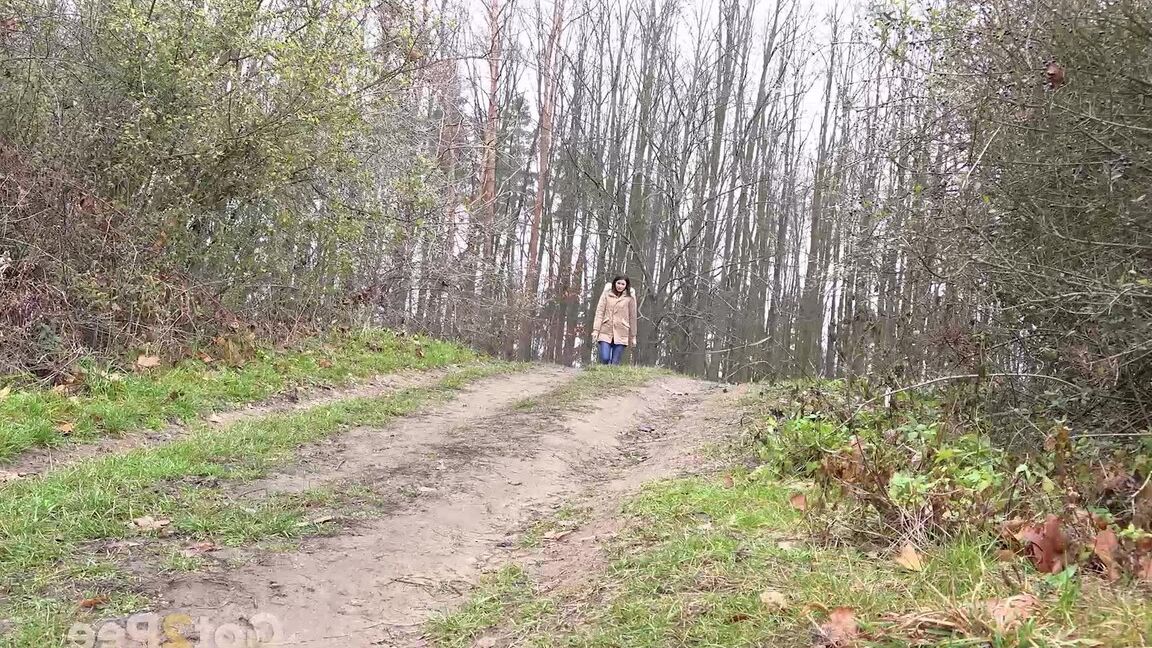 15P Distressed girl in need of a pee Tiny Tina empties her bladder on country lane