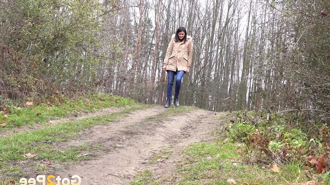 15P Distressed girl in need of a pee Tiny Tina empties her bladder on country lane