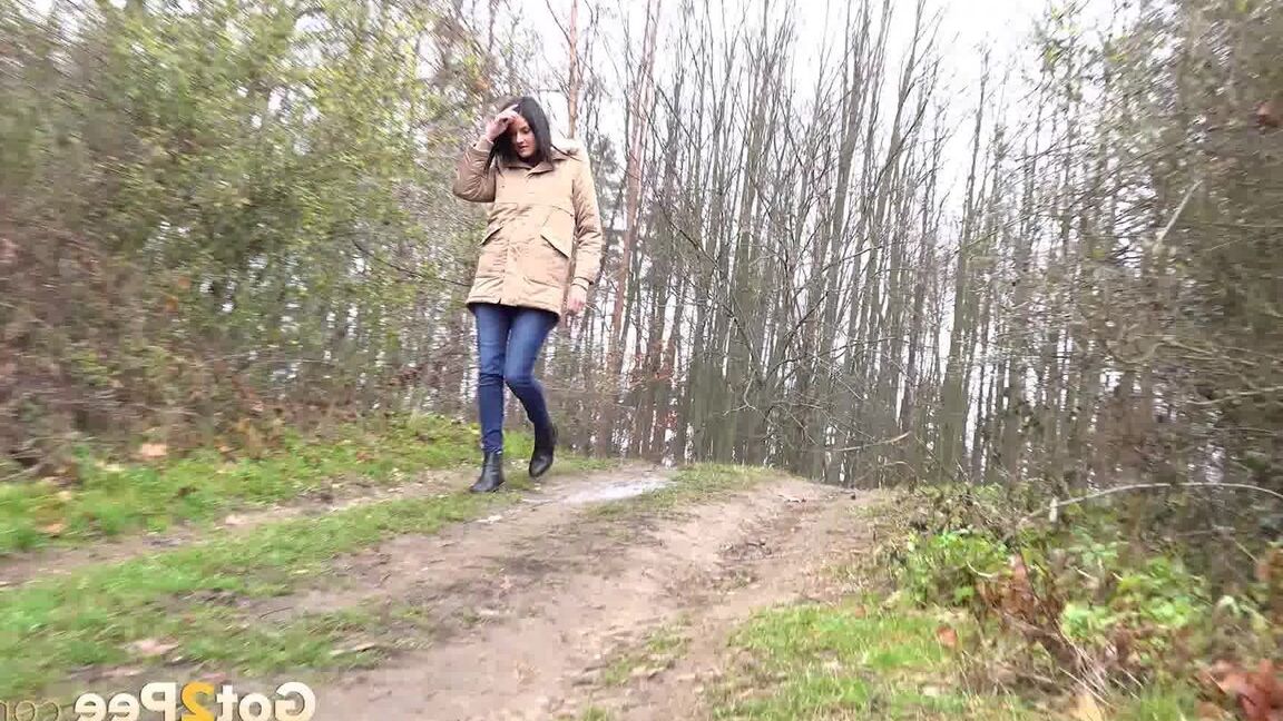15P Distressed girl in need of a pee Tiny Tina empties her bladder on country lane