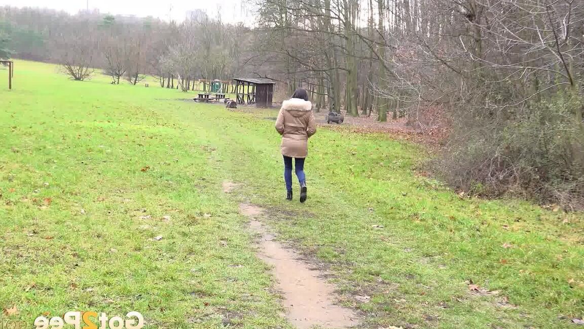 15P Distressed girl in need of a pee Tiny Tina empties her bladder on country lane