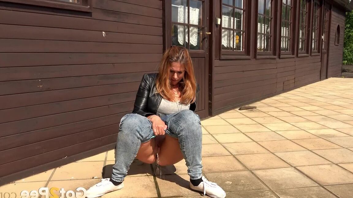 15P Ani Black finds the need to pee overwhelming and pisses on a public sidewalk