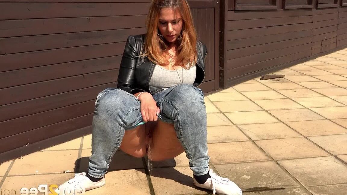 15P Ani Black finds the need to pee overwhelming and pisses on a public sidewalk