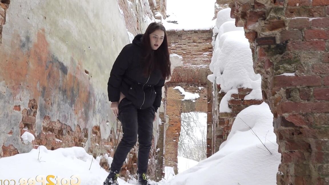 15P Gorgeous babe pees on a mound of snow