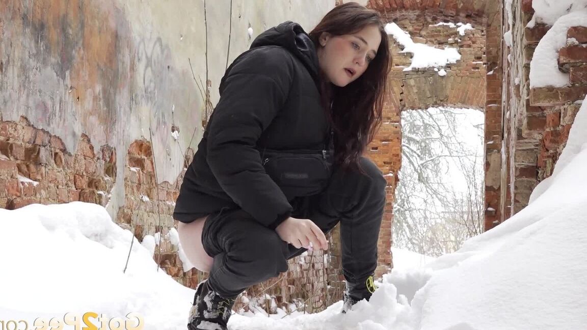 15P Gorgeous babe pees on a mound of snow
