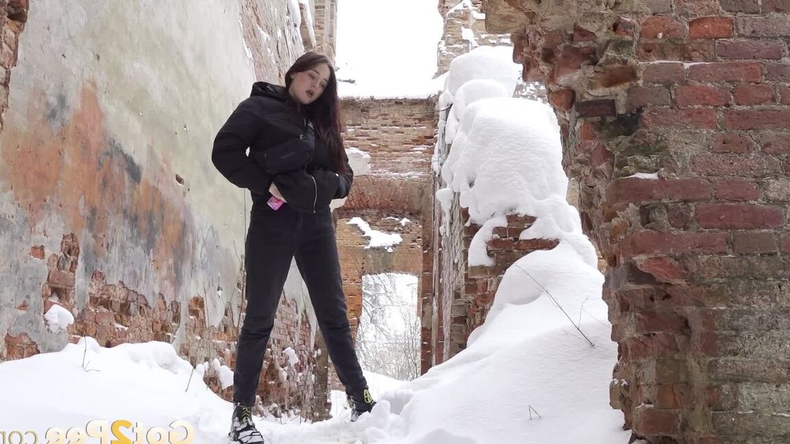 15P Gorgeous babe pees on a mound of snow