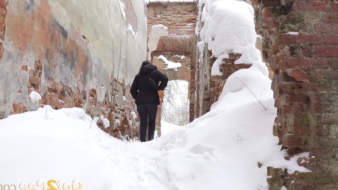 15P Gorgeous babe pees on a mound of snow