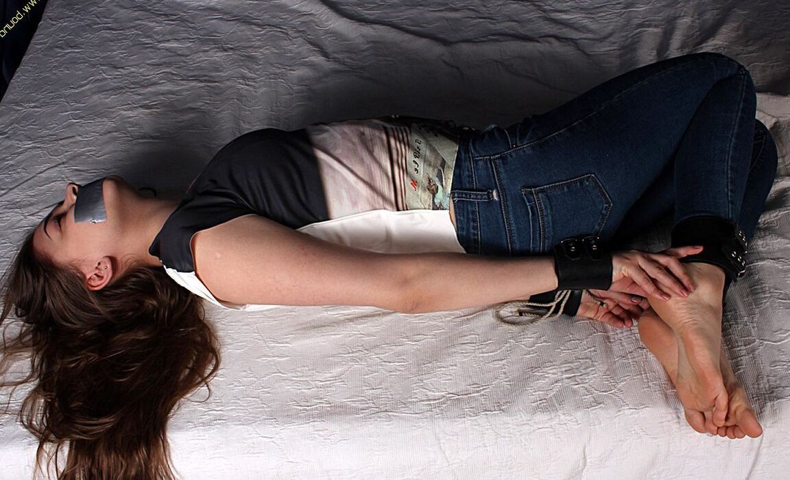 16P Bound Feet Rose tied in Jeans