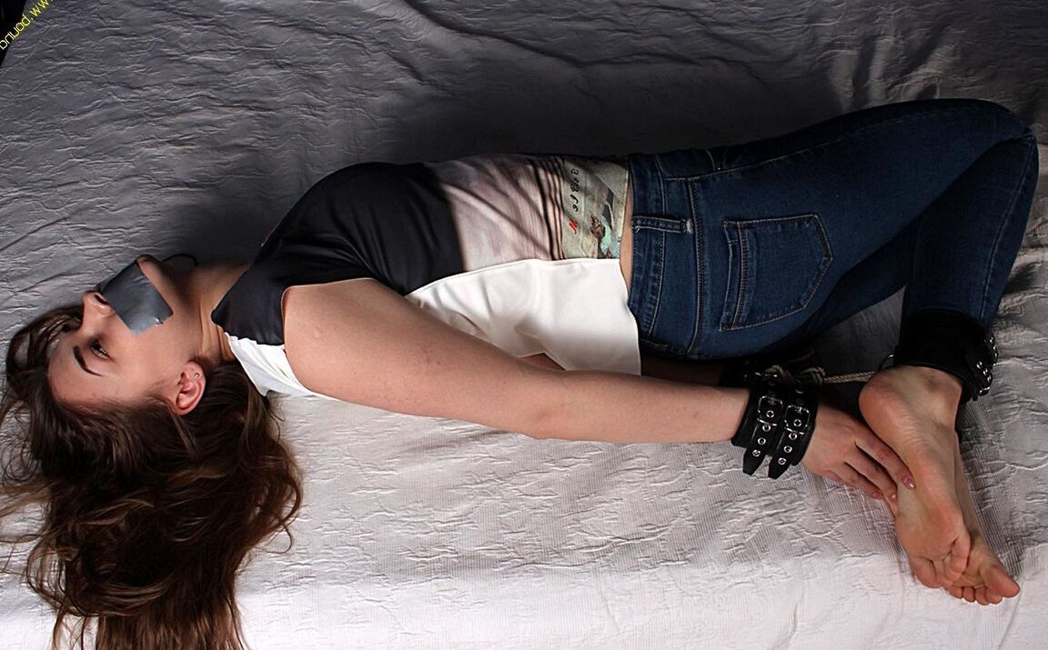 16P Bound Feet Rose tied in Jeans