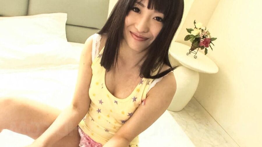 15P Arisa Nakano, eine freche Asiatin, liebt es, ihren Biber im Spiegel zu sehen