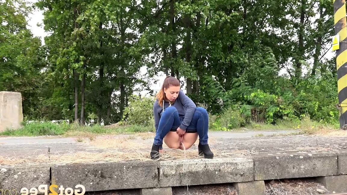 15P Naughty chick Teresa Bizarre pulls down her jeans and squats for a pee on curb