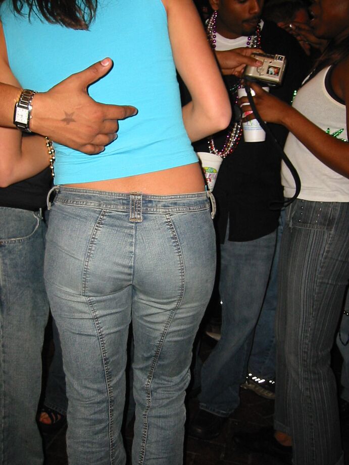 12P Amateur girls have their backsides unknowingly captured by a pervert