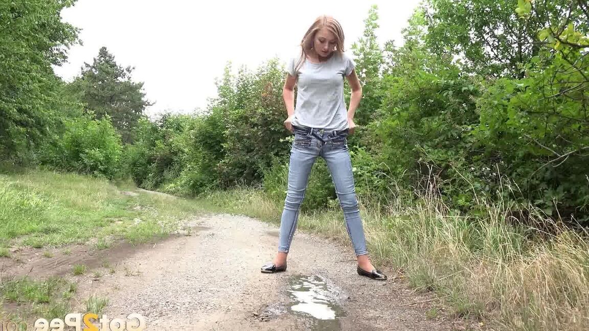 15P Hot blonde Rose can't find a bathroom so she squats to pee along the path