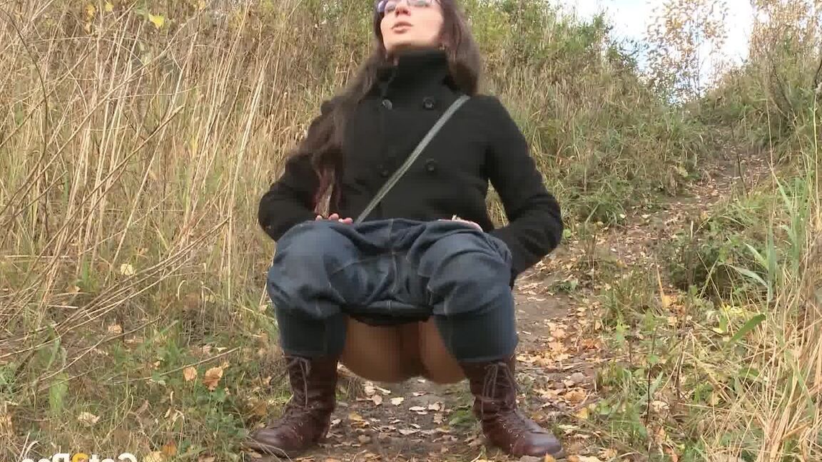 15P Unawares woman Liza is caught taking a pee on path by hidden camera