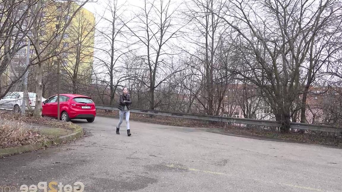 15P Mistika relieves her piss desperation in the city