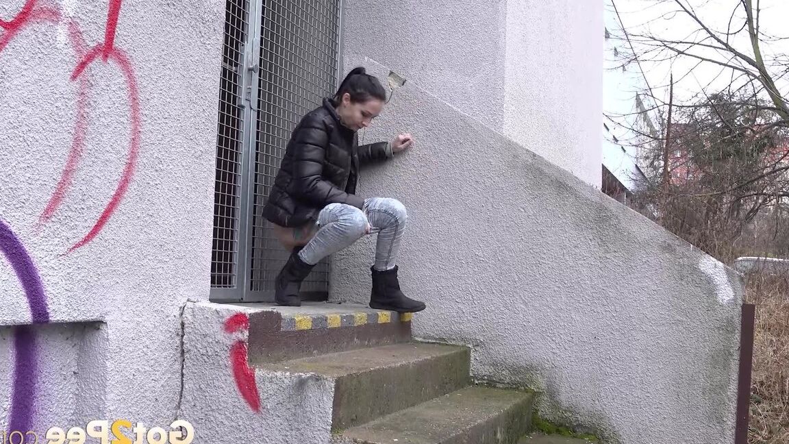 15P Mistika relieves her piss desperation in the city