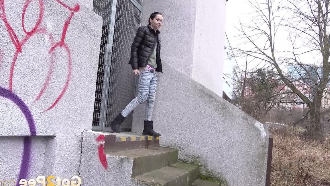 15P Mistika relieves her piss desperation in the city