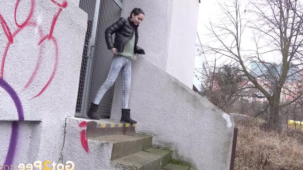 15P Mistika relieves her piss desperation in the city