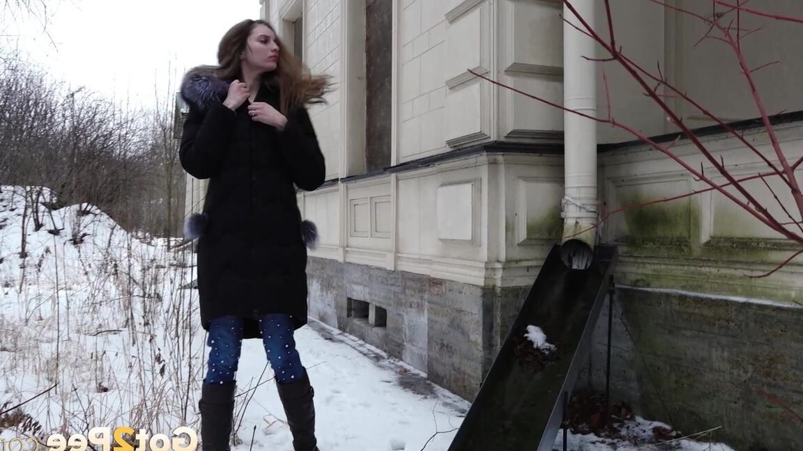 15P Solo girl Vika squats for an urgent piss on snow-covered ground