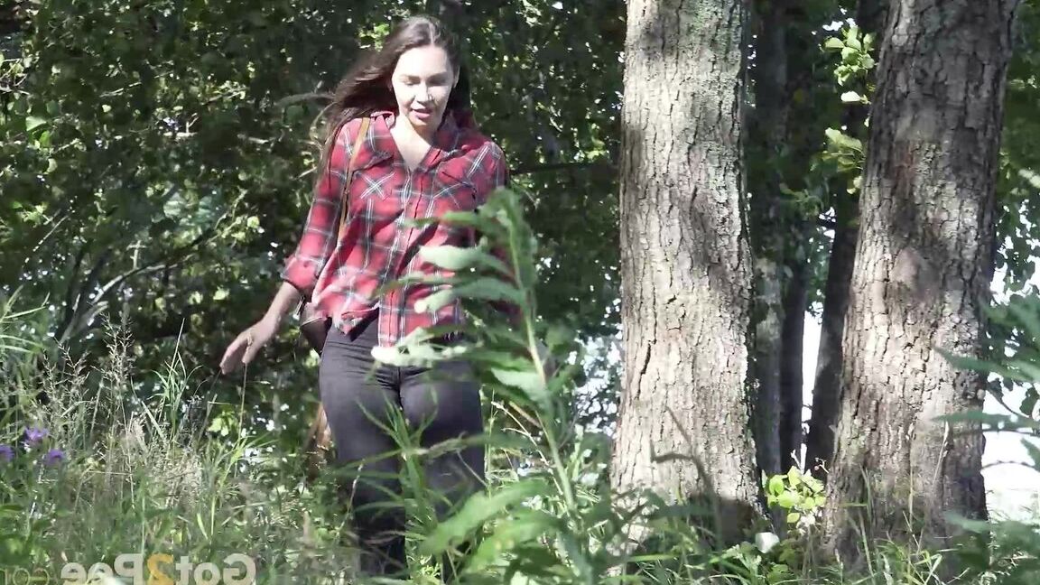 15P White girl Sasha squats for an urgent piss while in the great outdoors