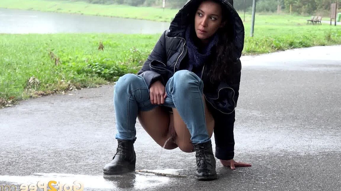 15P Gorgeous dark haired babe pees on the ground