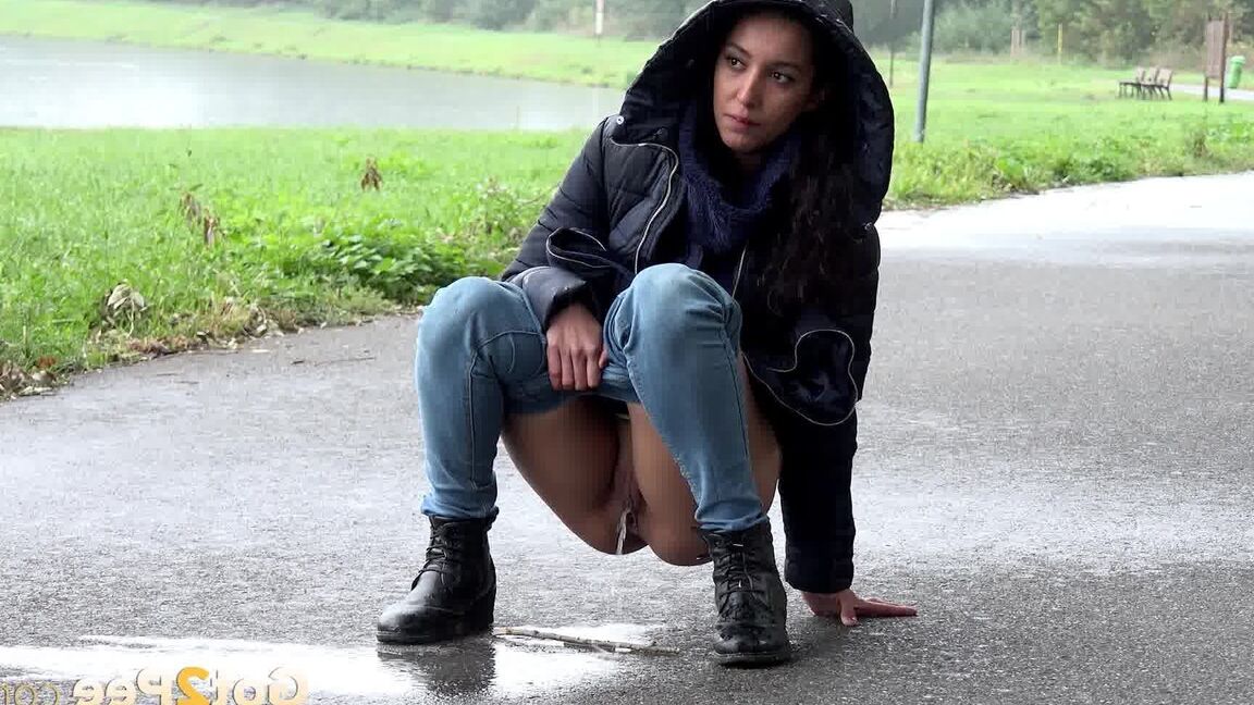 15P Gorgeous dark haired babe pees on the ground