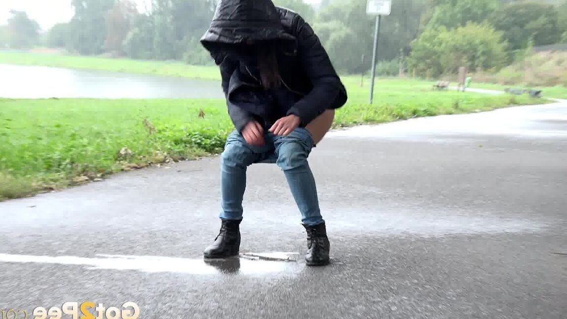 15P Gorgeous dark haired babe pees on the ground