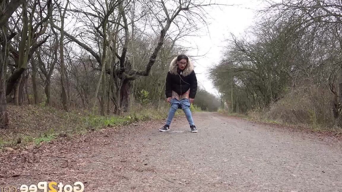 15P Solo girl Natasha Ink squats to pee on a country road while wearing a parka