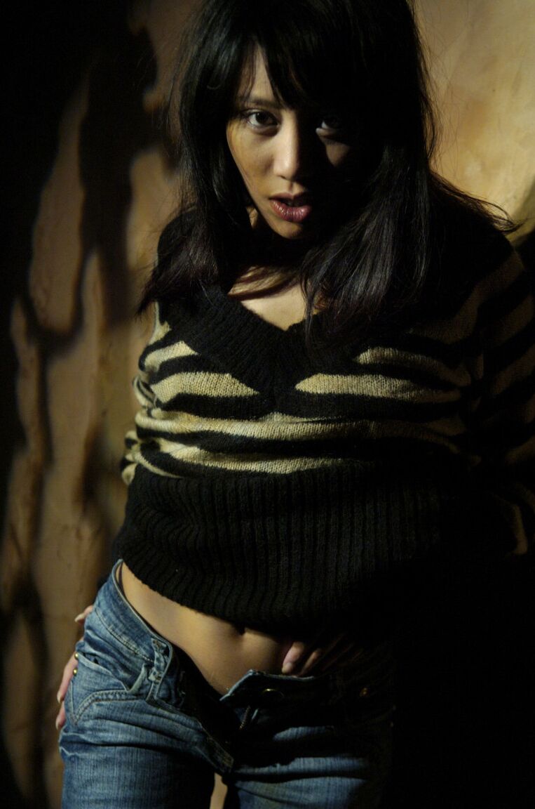 16P 若く美しいアヴァがそのしなやかな肉体をあなたの視線に差し出す