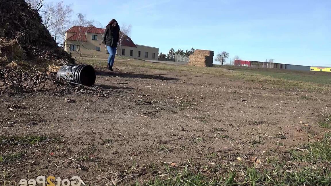 15P Amanda Hill pisses in public by busy road