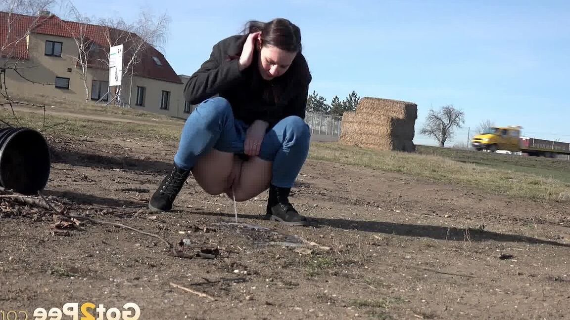 15P Amanda Hill pisses in public by busy road