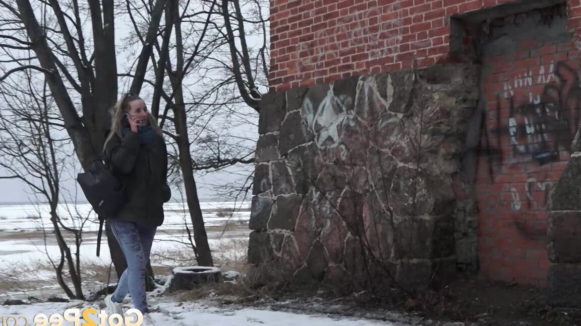 15P White girl pulls down her jeans for a badly needed pee on snow-covered ground