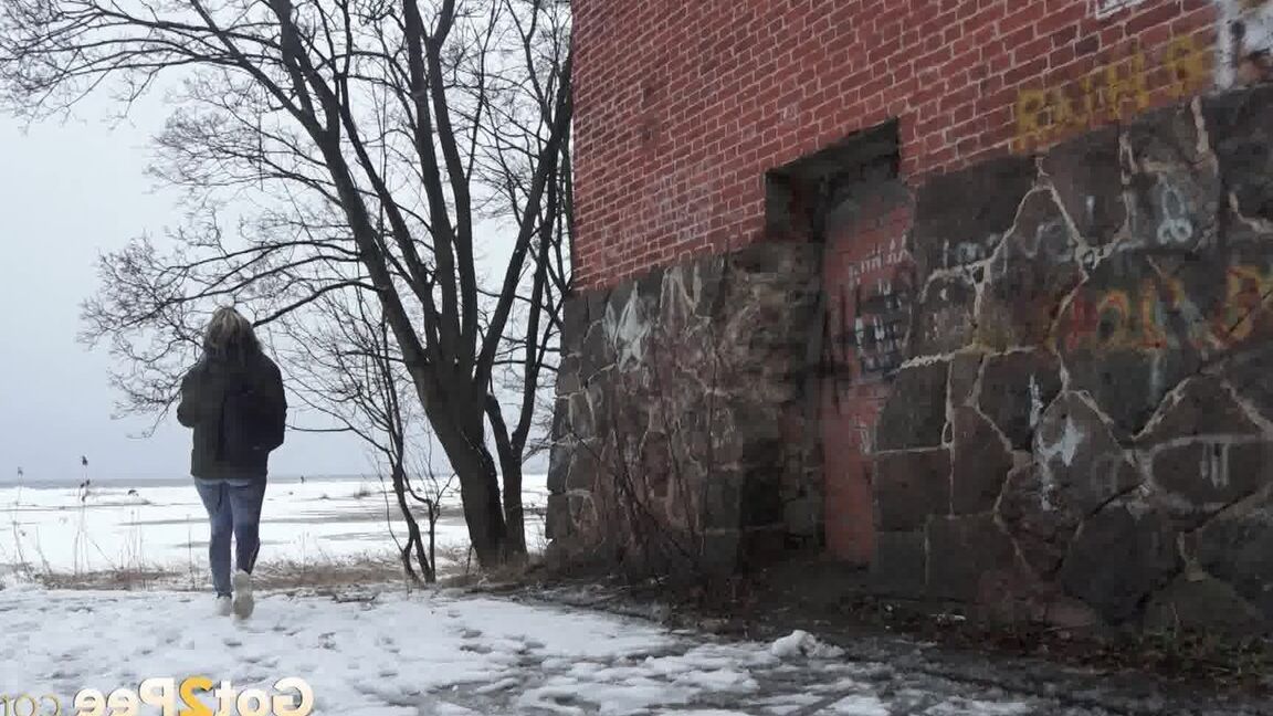 15P White girl pulls down her jeans for a badly needed pee on snow-covered ground