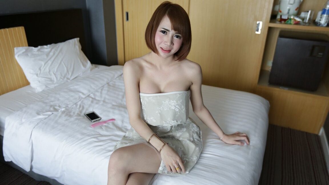 12P menina de 20 anos, ladyboy tailandês chupa e fode pau