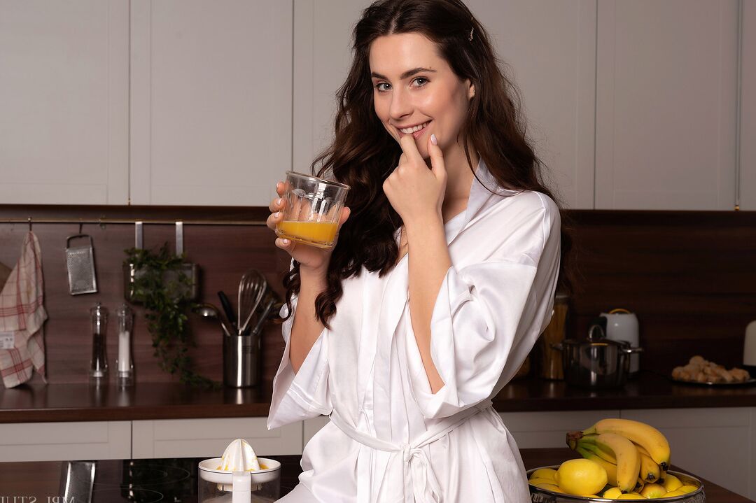 12P Solo girl spreads her legs wide open on an island in the kitchen