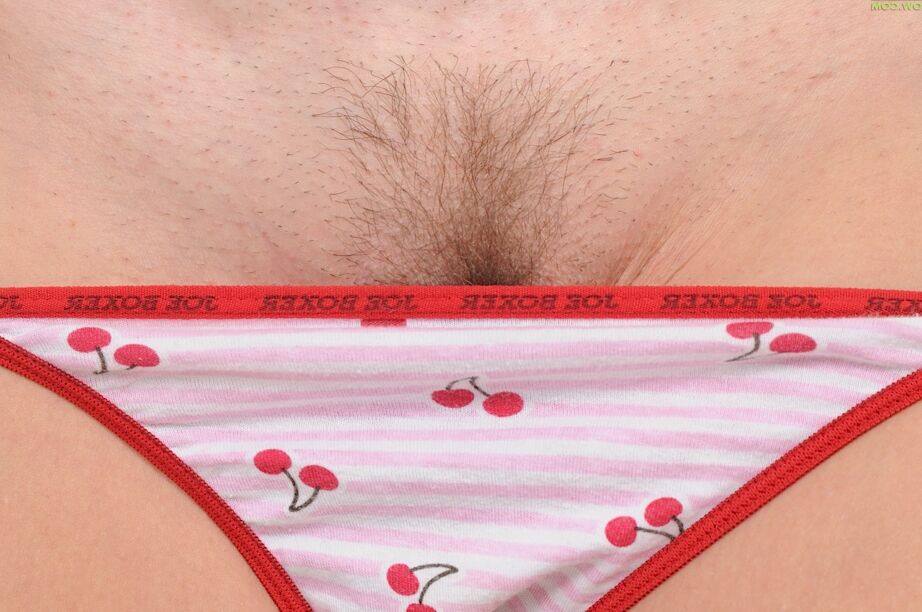 16P Babe milf com rosto bonito Chelsea Dunes está tirando o short