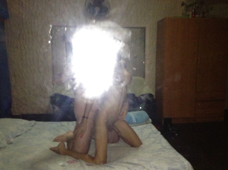 16P Om, transexuelle thaïlandaise maigre, se fait sodomiser à cru du point de vue du POV