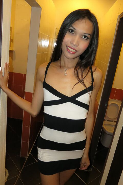 16P Ladyboys folladas a pelo flaco cum agujero