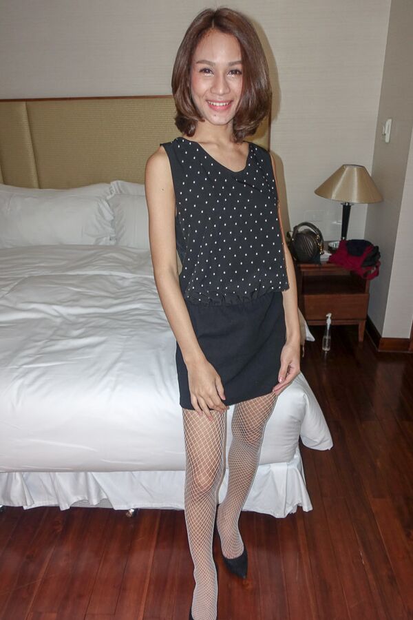 16P Ladyboys baisées à cru Benty