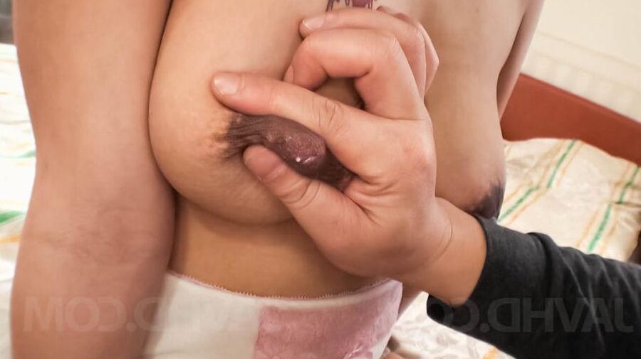 12P トモミ アジア人は黒い乳首を絞られて硬いペニスをしゃぶる