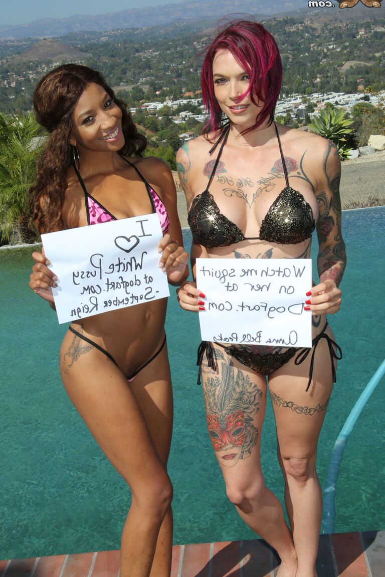 15P Poussins tatoués Anna Bell Peaks