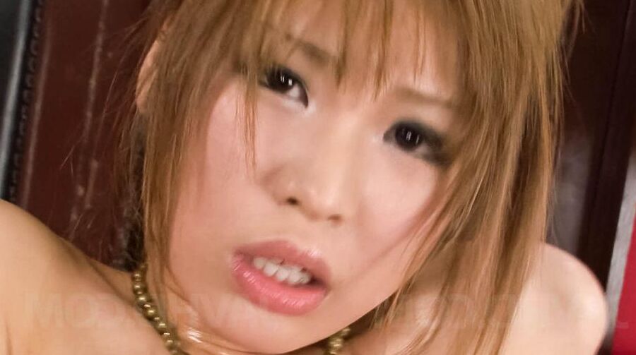 15P さくらあい 曲線にオイルを塗ったアジア人が前に吸ったディルドに乗る