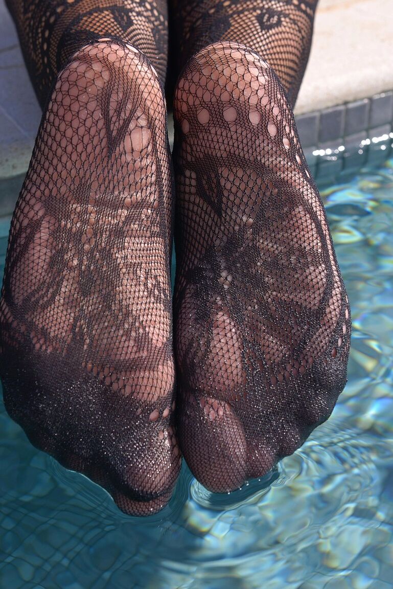 21P Babes in sexy fishnets Tracy Lindsay and Lucy Li play with a toy in the pool