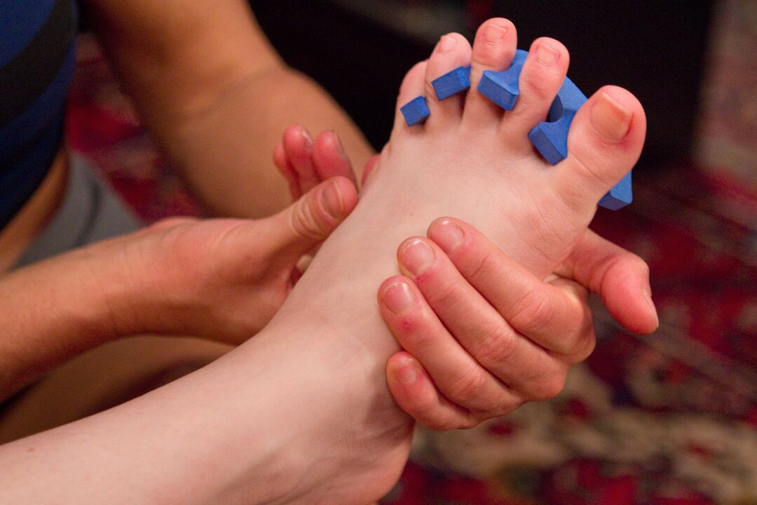 21P Adoration des pieds Ariel X, Juliette March